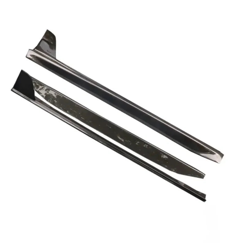 Porsche 992 Carrera – Carbon Fiber Finned Side Skirt Extensions