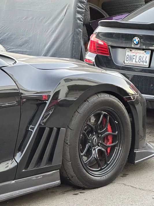 Nissan GT-R R35 - Vented Carbon Fiber Front Fender Replacement Set