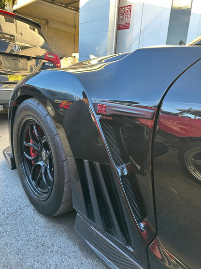 Nissan GT-R R35 - Vented Carbon Fiber Front Fender Replacement Set