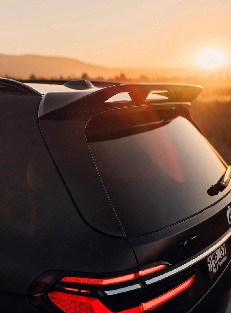 BMW X7 G07 (2019–2026) - Gloss Black Roof Spoiler