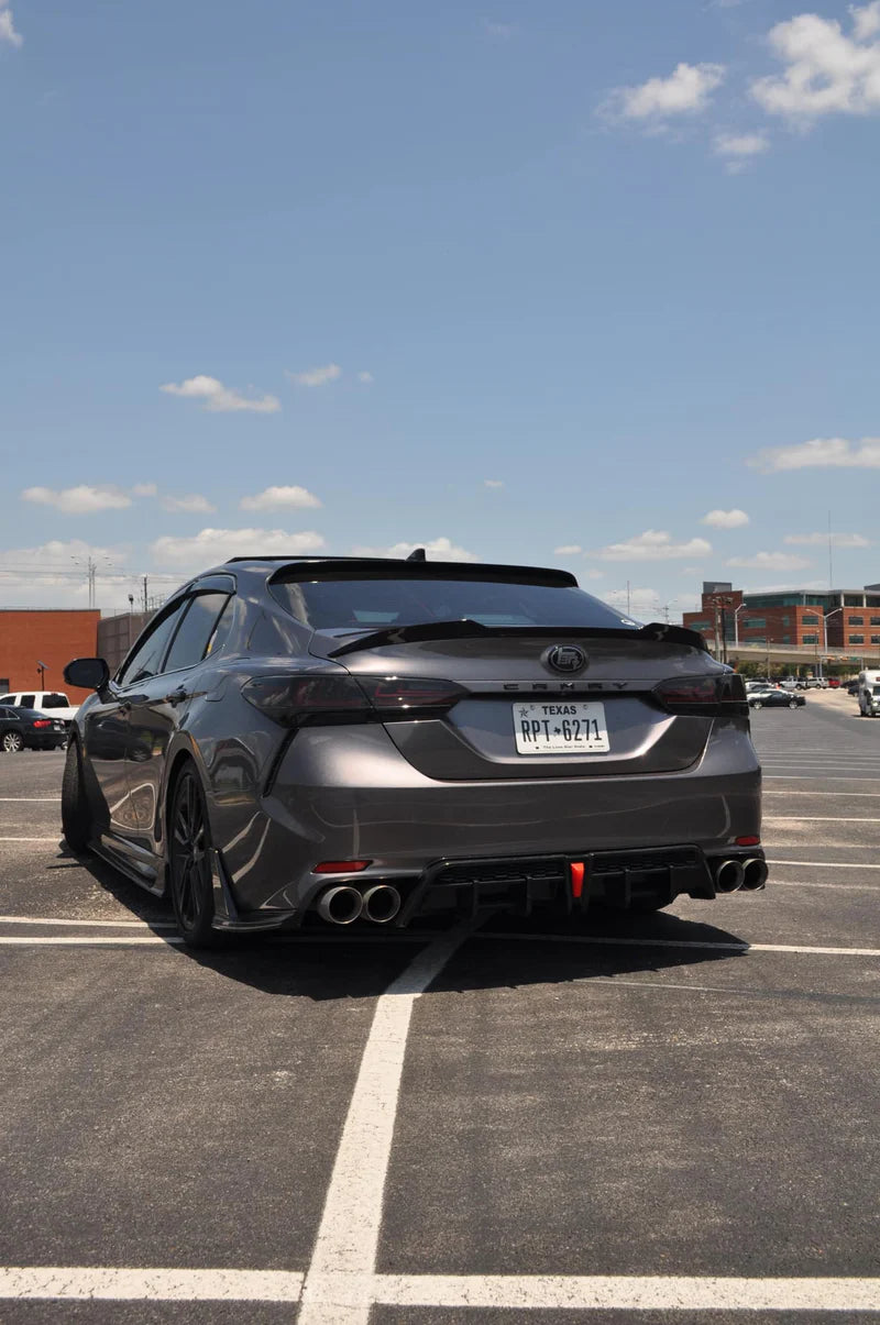 Toyota Camry XLE/XSE/SE – V Style Carbon Fiber Spoiler