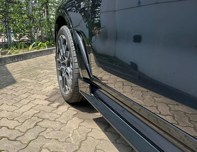 BMW X7 G07 (2019–2026) - Gloss Black ABS Side Skirt Extensions
