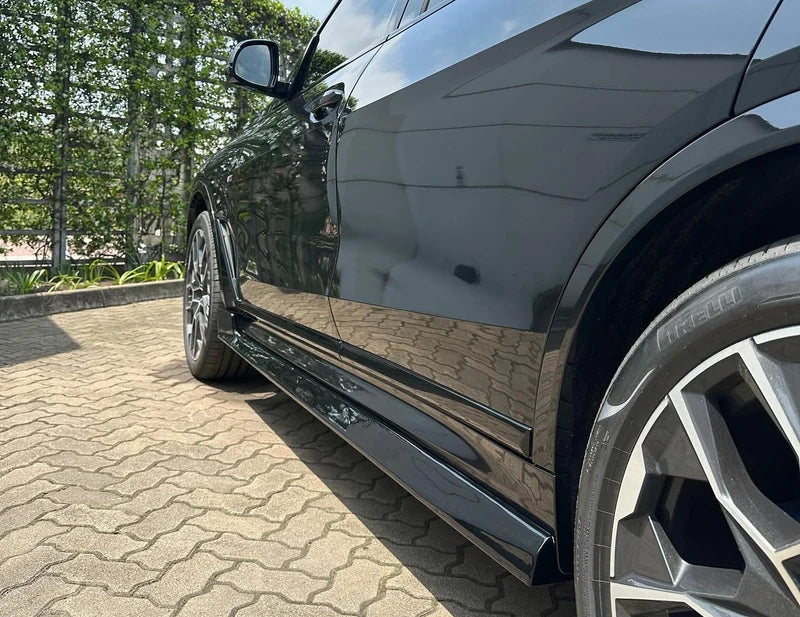 BMW X7 G07 (2019–2026) - Gloss Black ABS Side Skirt Extensions