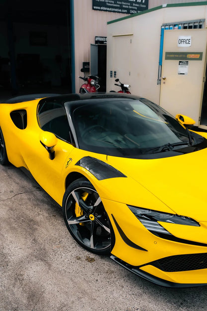 Ferrari SF90 – FRP/Carbon Fiber Front Vented Fenders