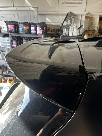 BMW X7 G07 (2019–2026) - Gloss Black Roof Spoiler