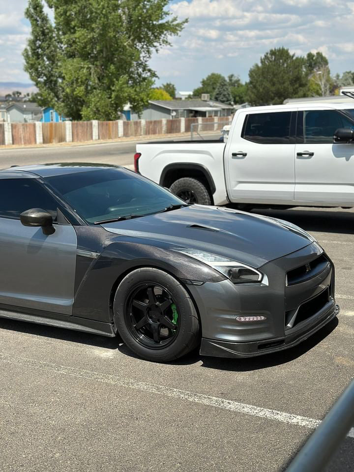 Nissan GT-R R35 - OEM Style Carbon Fiber Front Fender Replacement Set