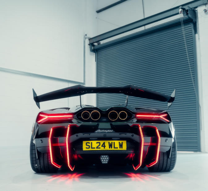 Lamborghini Revuelto – DK Style Carbon Fiber LED Rear Bumper Diffuser Canards