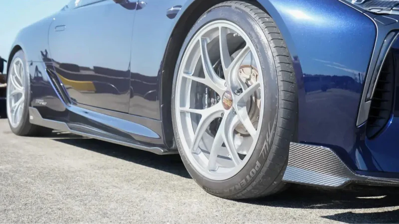 Lexus LC500 / LC500h – Carbon Fiber Side Skirt