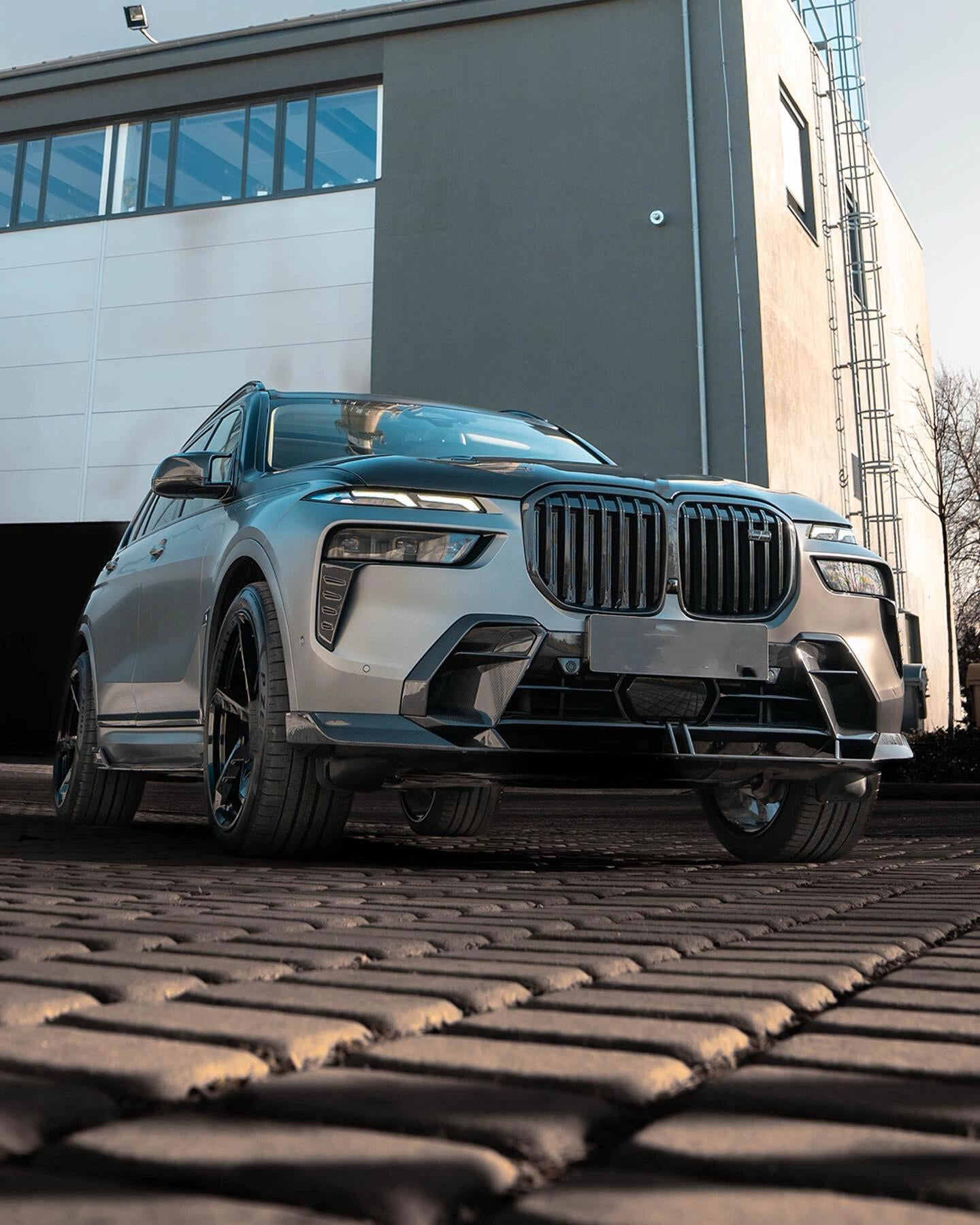 BMW X7 G07 LCI (2023–2026) - LD Style Carbon Fiber Full Aero Kit
