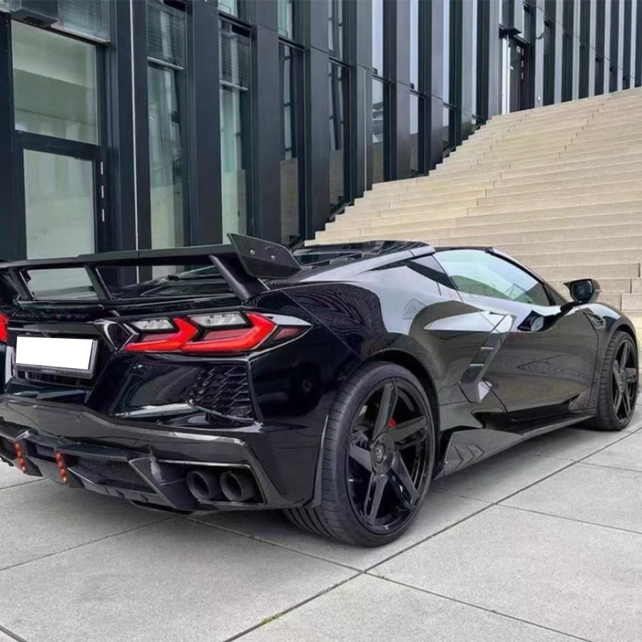 Chevrolet Corvette C8 – Carbon Fiber Side Skirts