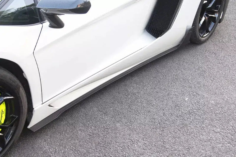 Lamborghini Aventador (2011–2015) – Carbon Fiber Side Skirt Extensions