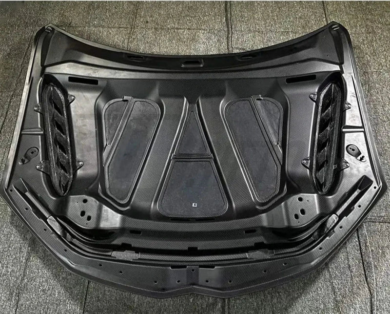 Lamborghini Urus - Performante Style Dry Carbon Fiber Hood