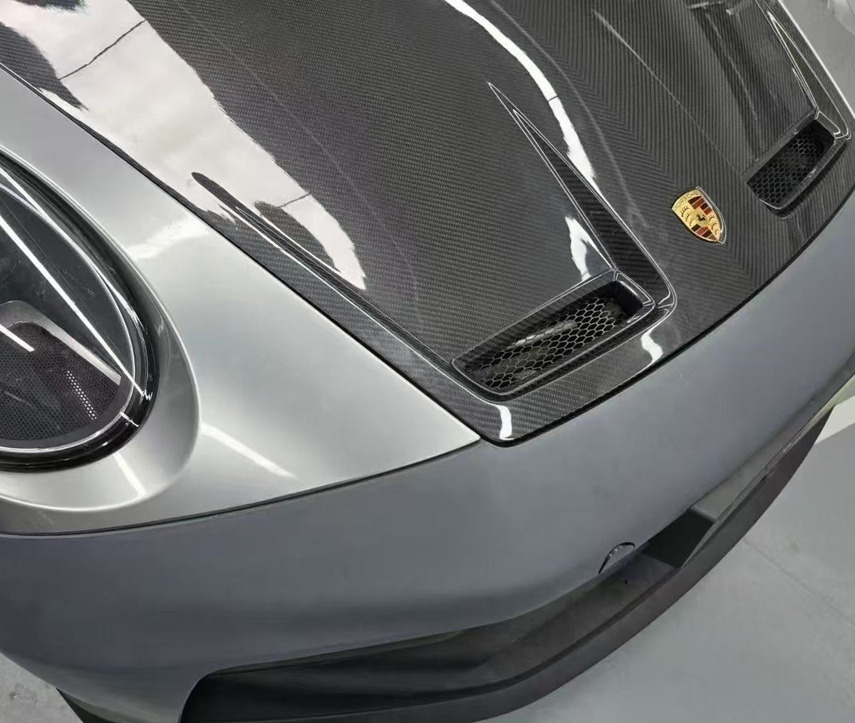 Porsche 992 – Carbon Fiber GT3 Style Vented Hood