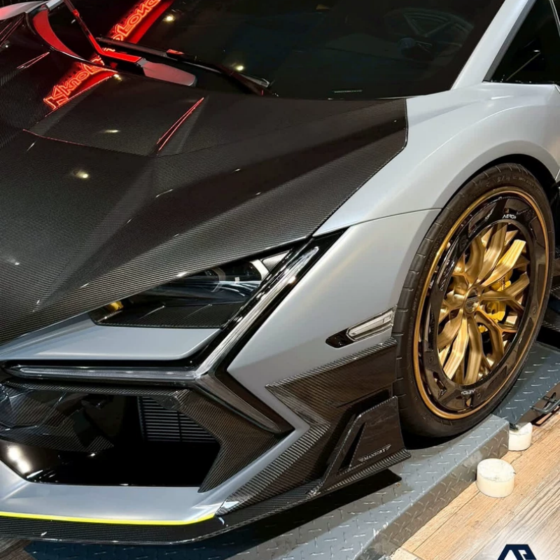 Lamborghini Revuelto – Ten Style Dry Carbon Fiber Front Hood