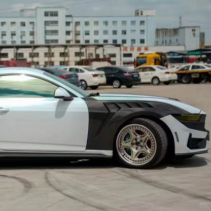 Ford Mustang S650 –  GTD Style Carbon Fiber Vented Fenders