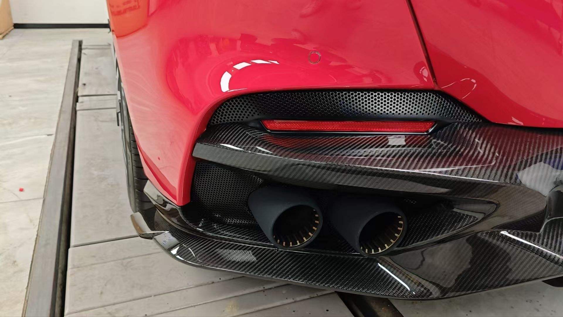 Ferrari Portofino M – M-Style Carbon Fiber Rear Diffuser