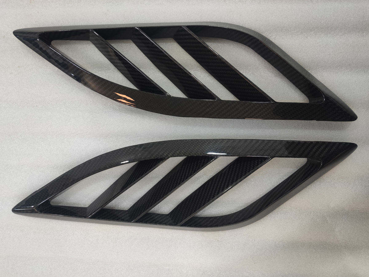 Ferrari Portofino – N‑Style Carbon Fiber Hood Air Vent