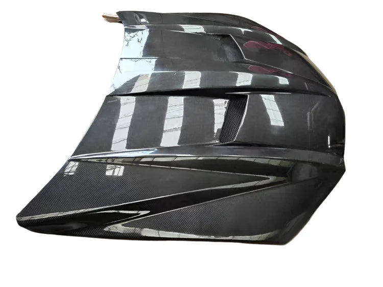 Lamborghini Urus – Carbon Fiber AP Style Vented Hood