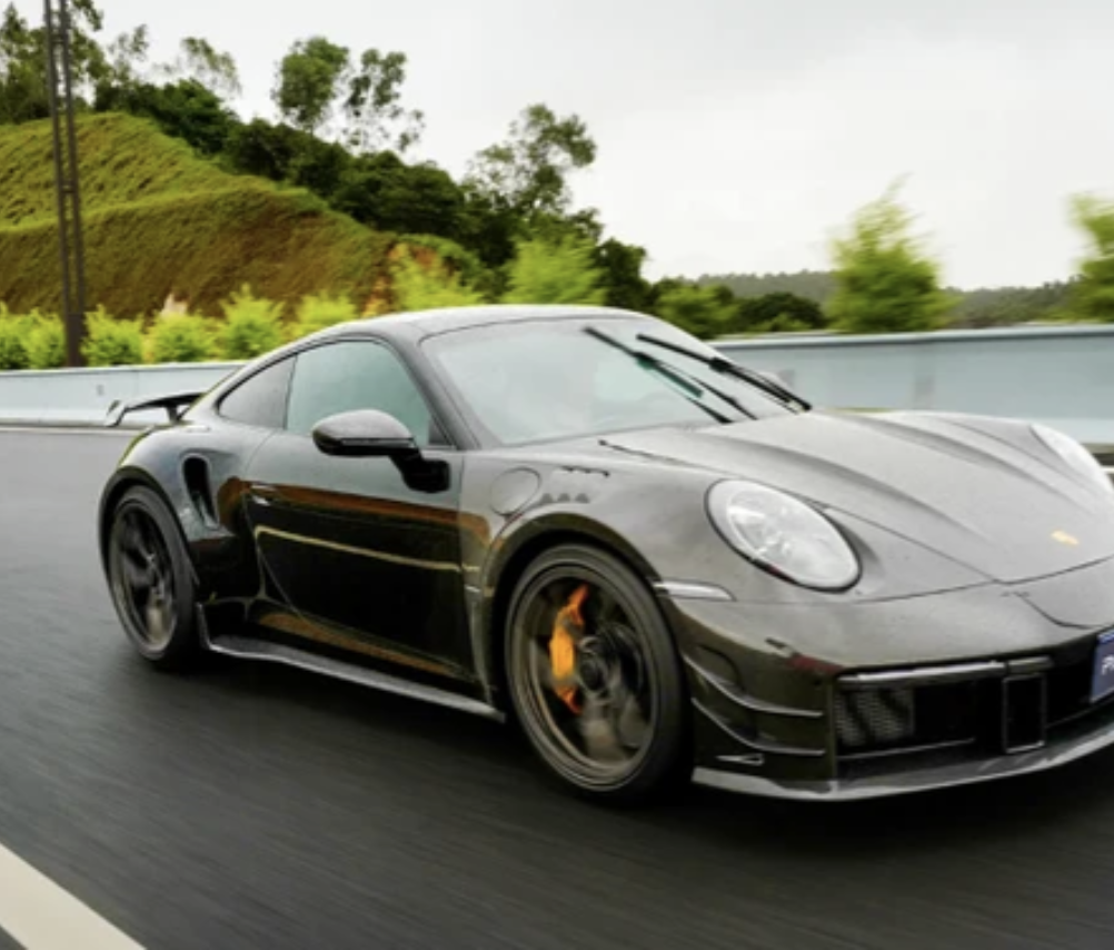 Porsche 911 992 Turbo S - Carbon Fiber Vented Front Fenders