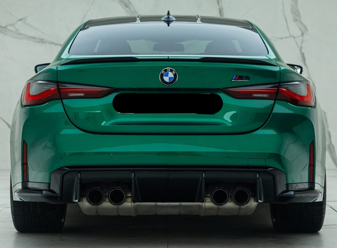 Describes the appearance of the image