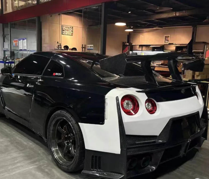 Nissan GT-R R35 (2008–2024) – 2024 NISMO Style Carbon Fiber Conversion Body Kit